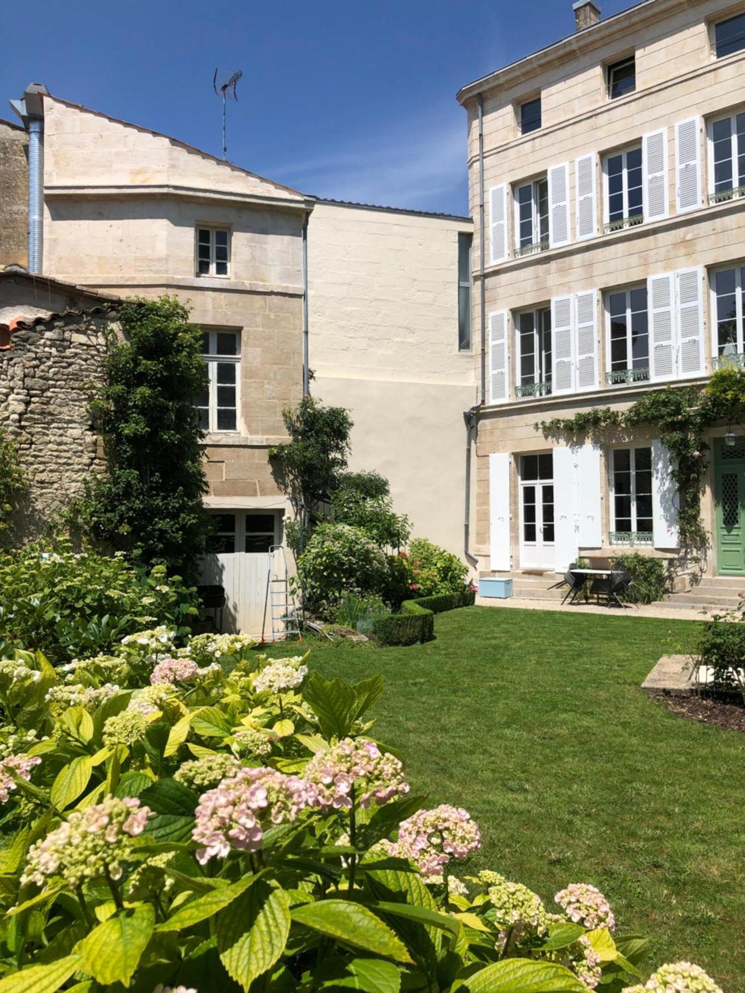 L'Hotel Particulier Du 12 Niort Bagian luar foto